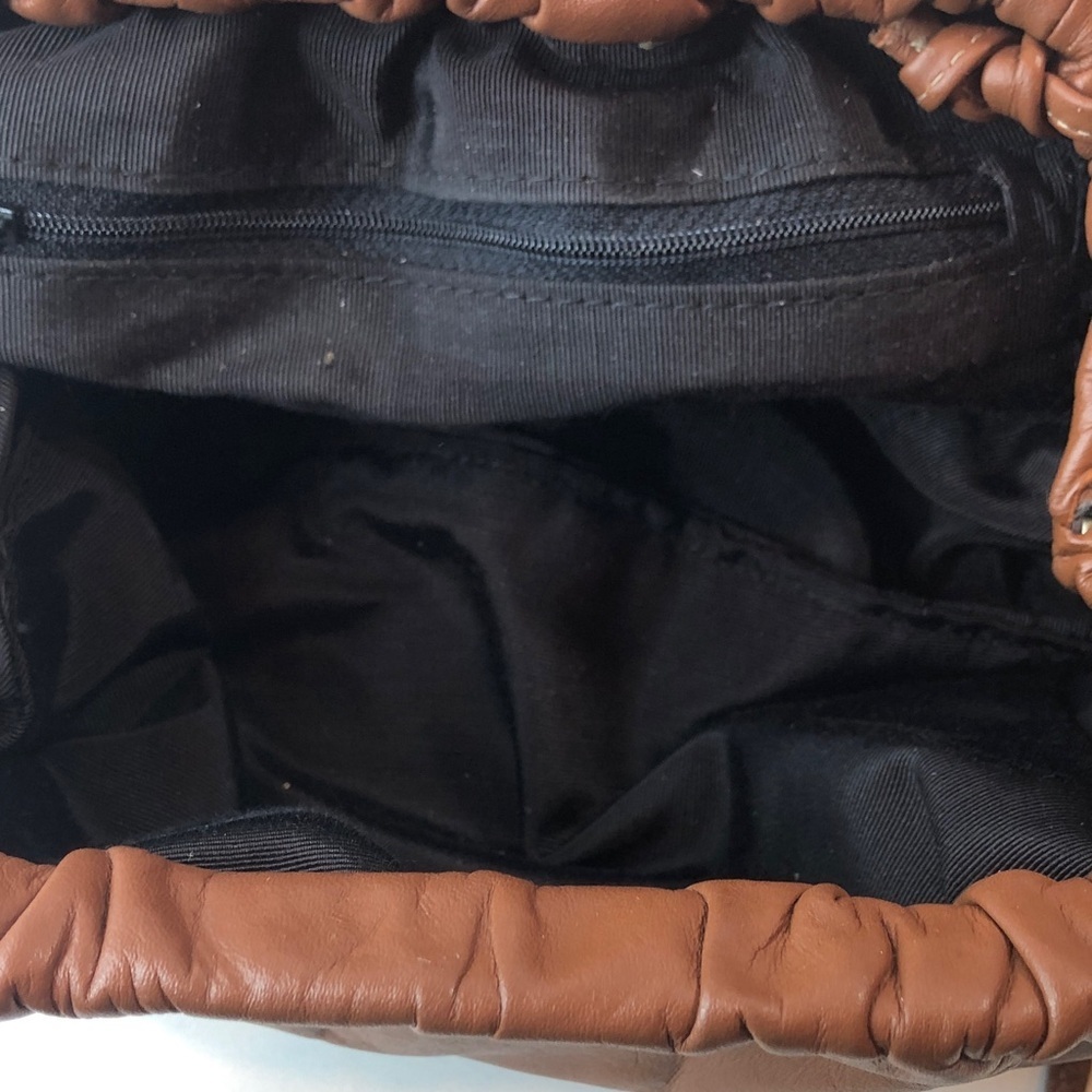 Vintage Chic Brown Shoulder Bag with Artistic Flap - Picture 7 of 13